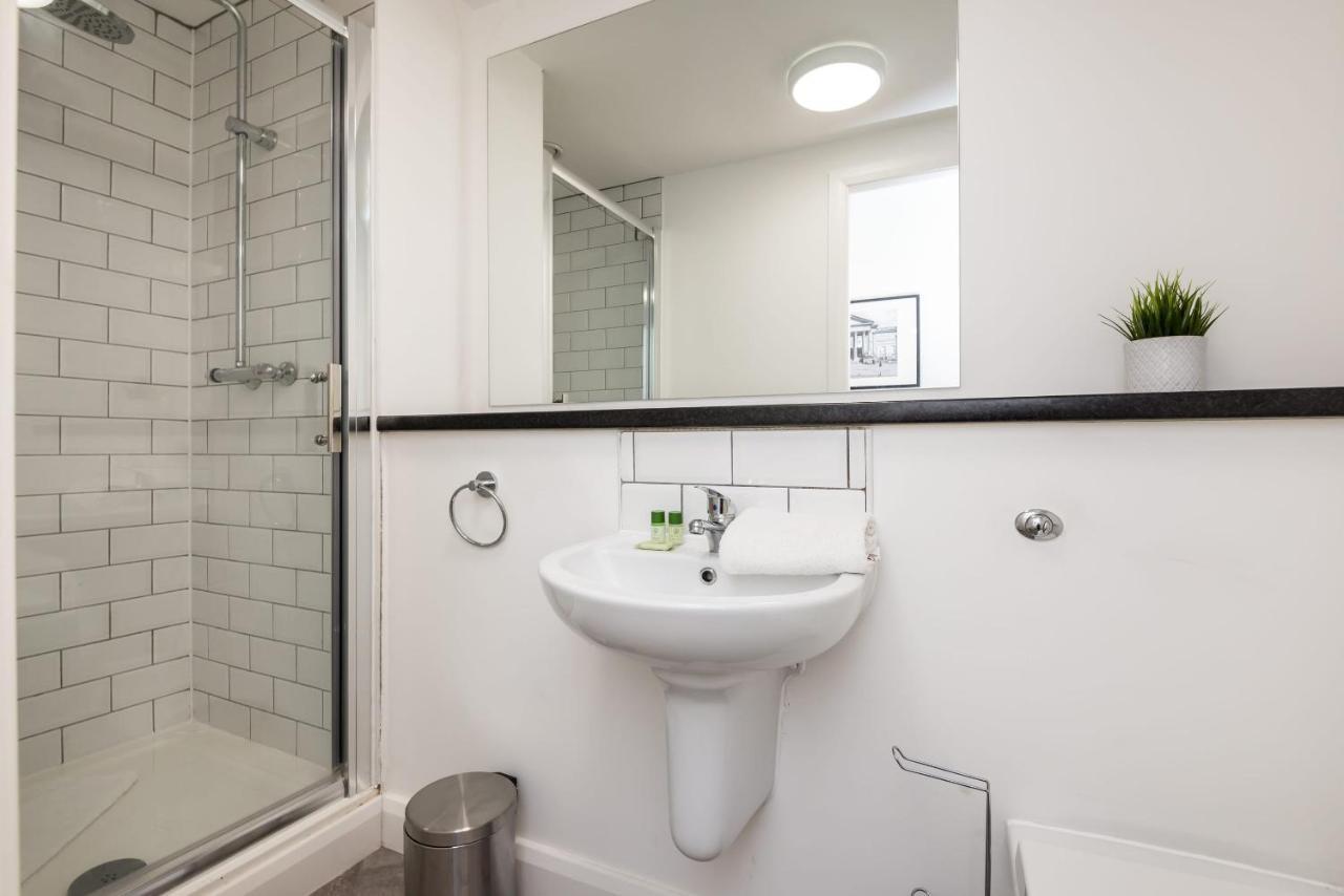 Host Apartments - Spacious 3 Bed Apartment With 3 Ensuites Ливерпуль Экстерьер фото